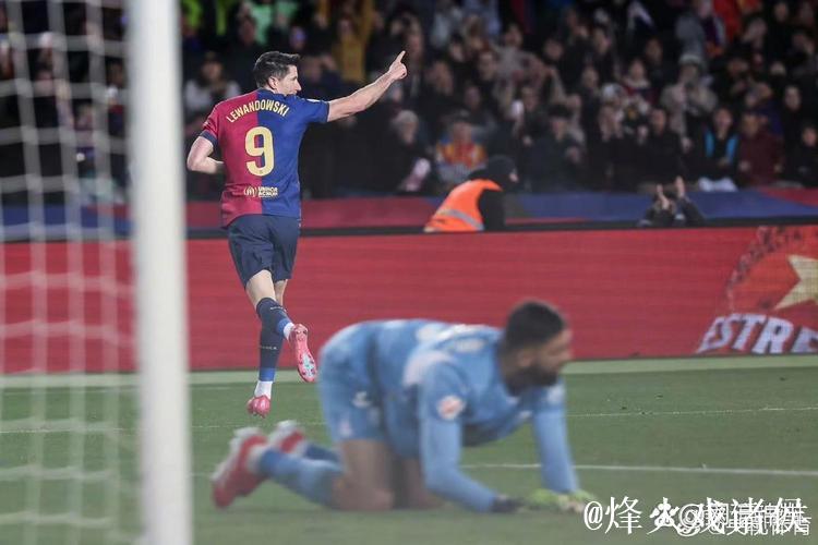 巴萨凭什么领跑西甲？弗利克的“变形记”藏着三大制胜密码